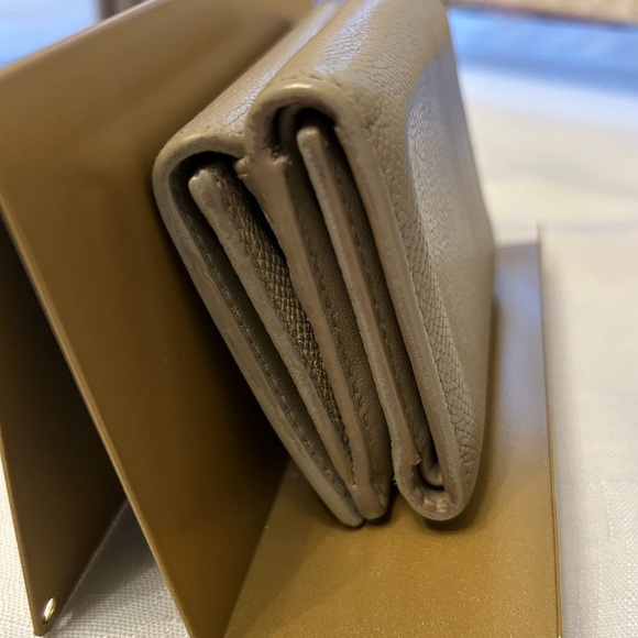 Dior Tan 30 Montaigne Wallet with CD Logo - Picture 6 of 16